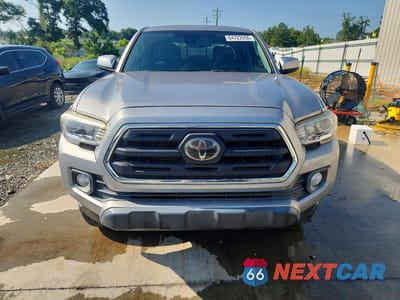 Piąte zdjęcie samochodu w środku: 2018 TOYOTA TACOMA SR5 V6 VIN:5TFAZ5CN3JX058613 - miniatura
