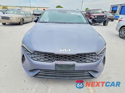 Piąte zdjęcie samochodu w środku: 2023 KIA K5 LXS VIN:5XXG14J28PG188777 - miniatura