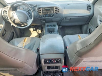 Zdjęcie 8 z 13 samochodu: 2002 FORD EXPEDITION XLT VIN:1FMFU16L22LA84616 - miniatura