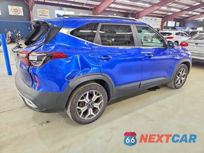 Trzecie zdjęcie samochodu z tyłu: 2021 KIA SELTOS EX VIN:KNDERCAA4M7176518 - miniatura