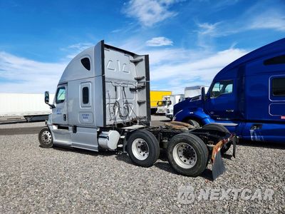 Drugie zdjęcie samochodu z przodu: 2020 FREIGHTLINER CASCADIA 1 - SEMI TRUCK VIN:3AKJHHDR7LSLS7810 - miniatura