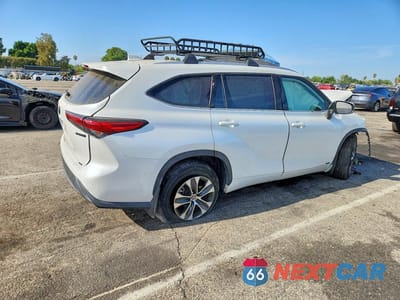Trzecie zdjęcie samochodu z tyłu: 2022 TOYOTA HIGHLANDER HYBRID XLE VIN:5TDHBRCH5NS545747 - miniatura