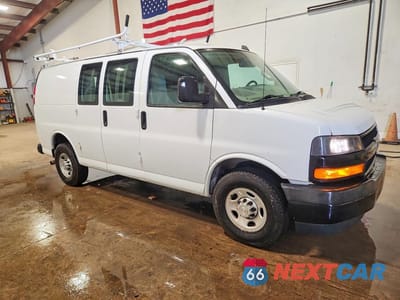 Czwarte zdjęcie samochodu z boku: 2019 CHEVROLET EXPRESS G2500 VIN:1GCWGAFP7K1240580 - miniatura
