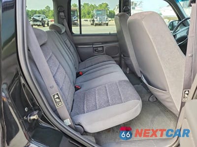 Zdjęcie 11 z 13 samochodu: 2000 FORD EXPLORER XLT VIN:1FMZU73E2YZA15906 - miniatura