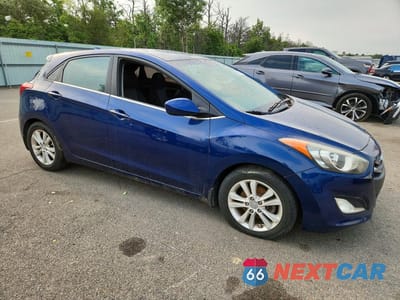 Czwarte zdjęcie samochodu z boku: 2013 HYUNDAI ELANTRA GT BASE VIN:KMHD35LE6DU078452 - miniatura