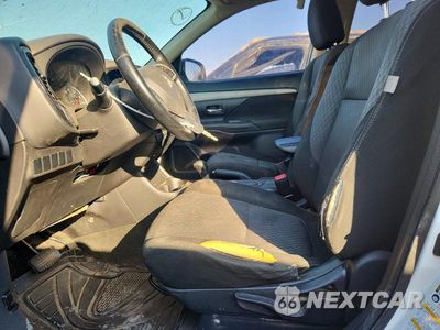 Zdjęcie 7 z 13 samochodu: 2015 MITSUBISHI OUTLANDER ES VIN:JA4AD2A31FZ008698 - miniatura