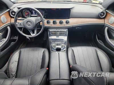 Zdjęcie 8 z 12 samochodu: 2017 MERCEDES-BENZ E 300 4MATIC VIN:WDDZF4KB0HA241905 - miniatura