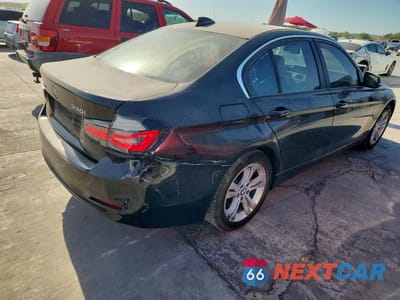 Trzecie zdjęcie samochodu z tyłu: 2018 BMW 330 XI VIN:WBA8D9G52JNU70111 - miniatura