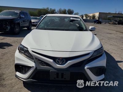Piąte zdjęcie samochodu w środku: 2023 TOYOTA CAMRY HYBRID SE VIN:4T1G31AK8PU609766 - miniatura