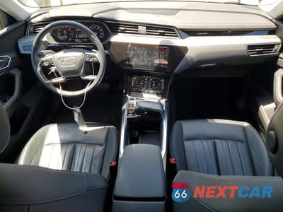 Zdjęcie 8 z 13 samochodu: 2021 AUDI E-TRON PREMIUM VIN:WA1AAAGE1MB022022 - miniatura