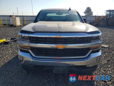 Piąte zdjęcie samochodu w środku: 2018 CHEVROLET SILVERADO K1500 LT VIN:1GCUKREC8JF207804 - miniatura