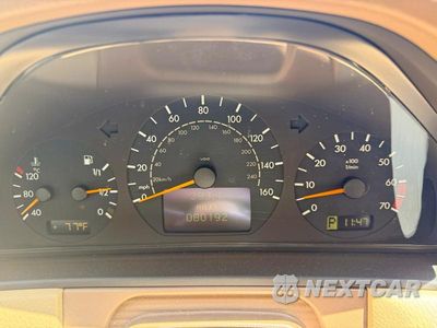 Zdjęcie 8 z 10 samochodu: 2000 MERCEDES-BENZ E 430 VIN:WDBJF70J7YB018627 - miniatura