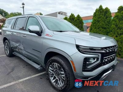 Czwarte zdjęcie samochodu z boku: 2025 CHEVROLET SUBURBAN K1500 Z71 VIN:1GNS6DRDXSR318590 - miniatura