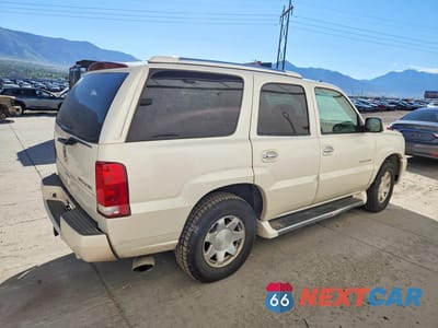 Trzecie zdjęcie samochodu z tyłu: 2004 CADILLAC ESCALADE LUXURY VIN:1GYEK63N34R261161 - miniatura