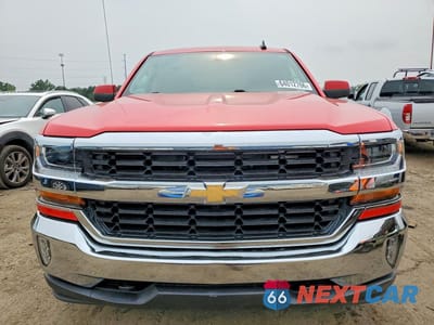 Piąte zdjęcie samochodu w środku: 2018 CHEVROLET SILVERADO K1500 LT VIN:1GCVKREC4JZ271468 - miniatura