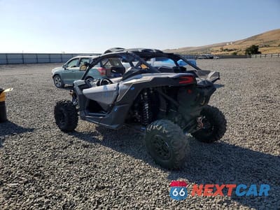 Trzecie zdjęcie samochodu z tyłu: 2019 CAN-AM MAVERICK X3 UTILITY VEHICLE VIN:3JBVDAW4XKK002038 - miniatura
