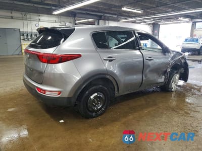 Trzecie zdjęcie samochodu z tyłu: 2017 KIA SPORTAGE LX VIN:KNDPMCAC1H7047103 - miniatura