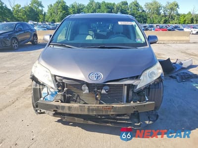 Piąte zdjęcie samochodu w środku: 2012 TOYOTA SIENNA XLE 7-PASSENGER VIN:5TDDK3DC9CS032268 - miniatura