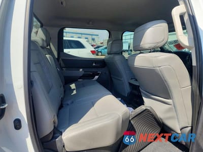 Zdjęcie 10 z 12 samochodu: 2023 TOYOTA TUNDRA CREWMAX LIMITED VIN:5TFJA5DBXPX111098 - miniatura