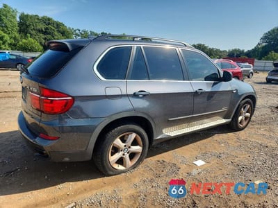 Trzecie zdjęcie samochodu z tyłu: 2011 BMW X5 XDRIVE50I VIN:5UXZV8C57BL421020 - miniatura