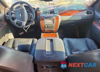 Zdjęcie 8 z 13 samochodu: 2013 CHEVROLET SUBURBAN C1500 LTZ VIN:1GNSCKE00DR149179 - miniatura