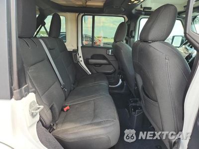 Zdjęcie 10 z 12 samochodu: 2019 JEEP WRANGLER UNLIMITED SAHARA VIN:1C4HJXEN3KW600279 - miniatura