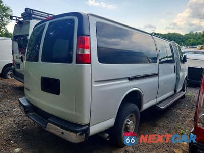 Trzecie zdjęcie samochodu z tyłu: 2023 CHEVROLET EXPRESS G3500 LS VIN:1GAZGNFP2P1151505 - miniatura
