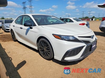 Czwarte zdjęcie samochodu z boku: 2022 TOYOTA CAMRY HYBRID SE NIGHTSHADE VIN:4T1T31AKXNU032511 - miniatura