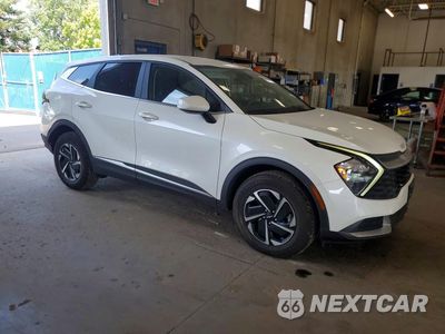 Czwarte zdjęcie samochodu z boku: 2023 KIA SPORTAGE VIN:KNDPUCAG8P7050551 - miniatura