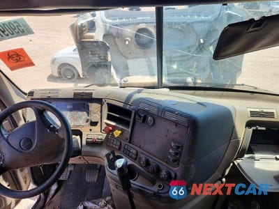 Zdjęcie 8 z 13 samochodu: 2012 FREIGHTLINER CASCADIA SEMI TRUCK VIN:1FUJGLBG5CSBV7023 - miniatura