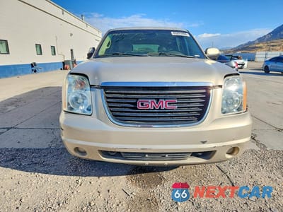 Piąte zdjęcie samochodu w środku: 2010 GMC YUKON XL VIN:1GKUKHE31AR155140 - miniatura