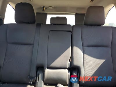 Zdjęcie 10 z 13 samochodu: 2018 TOYOTA HIGHLANDER LE VIN:5TDBZRFH0JS911458 - miniatura