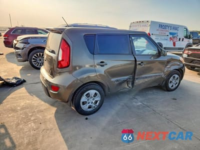 Trzecie zdjęcie samochodu z tyłu: 2013 KIA SOUL BASE VIN:KNDJT2A51D7558728 - miniatura