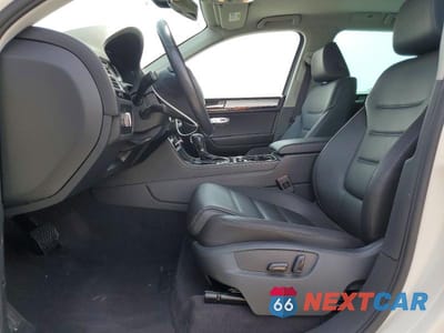 Zdjęcie 7 z 13 samochodu: 2011 VOLKSWAGEN TOUAREG V6 VIN:WVGFF9BP7BD000964 - miniatura