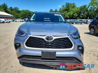 Piąte zdjęcie samochodu w środku: 2021 TOYOTA HIGHLANDER XLE VIN:5TDHZRBH1MS109151 - miniatura