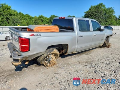 Trzecie zdjęcie samochodu z tyłu: 2018 CHEVROLET SILVERADO K1500 LT VIN:3GCUKREC8JG577861 - miniatura