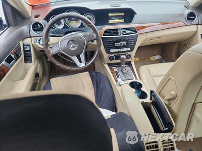 Zdjęcie 8 z 12 samochodu: 2012 MERCEDES-BENZ C 300 4MATIC VIN:WDDGF8BBXCF916363 - miniatura