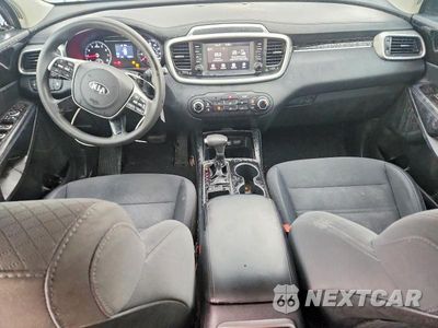 Zdjęcie 8 z 14 samochodu: 2019 KIA SORENTO L VIN:5XYPG4A39KG529809 - miniatura