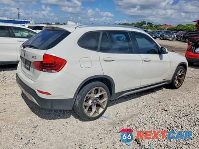 Trzecie zdjęcie samochodu z tyłu: 2015 BMW X1 XDRIVE28I VIN:WBAVL1C53FVY24884 - miniatura