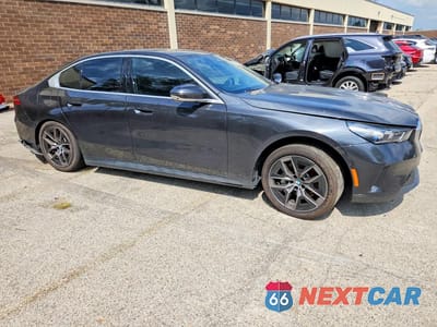 Czwarte zdjęcie samochodu z boku: 2025 BMW 530 XI VIN:WBA53FJ04SCT87763 - miniatura