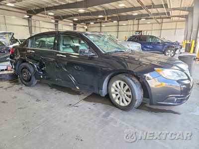 Czwarte zdjęcie samochodu z boku: 2014 CHRYSLER 200 LIMITED VIN:1C3CCBCG0EN136071 - miniatura