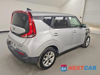 Trzecie zdjęcie samochodu z tyłu: 2021 KIA SOUL S VIN:KNDJ23AU9M7774570 - miniatura