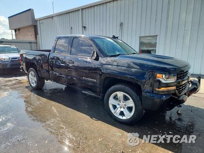 Czwarte zdjęcie samochodu z boku: 2018 CHEVROLET SILVERADO C1500 CUSTOM VIN:1GCRCPEC5JZ373722 - miniatura