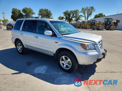 Czwarte zdjęcie samochodu z boku: 2006 HONDA PILOT EX VIN:5FNYF287X6B041440 - miniatura