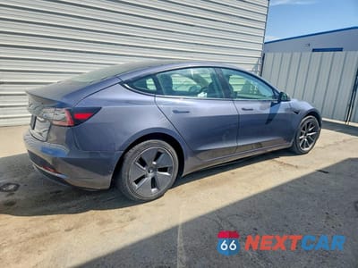 Trzecie zdjęcie samochodu z tyłu: 2022 TESLA MODEL 3 VIN:5YJ3E1EB8NF299034 - miniatura