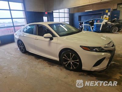 Czwarte zdjęcie samochodu z boku: 2020 TOYOTA CAMRY SE VIN:4T1G11AK0LU917322 - miniatura