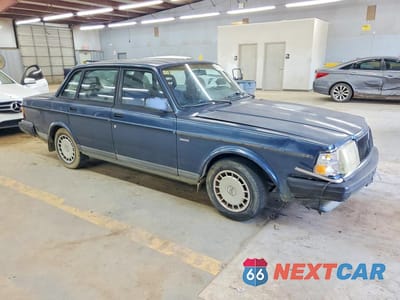 Czwarte zdjęcie samochodu z boku: 1992 VOLVO 240 BASE VIN:YV1AS8806N1470269 - miniatura