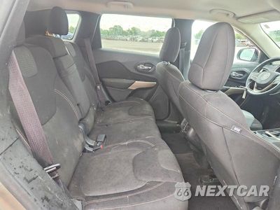 Zdjęcie 11 z 13 samochodu: 2017 JEEP CHEROKEE LATITUDE VIN:1C4PJMCS4HW636350 - miniatura