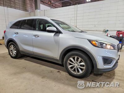 Czwarte zdjęcie samochodu z boku: 2016 KIA SORENTO LX V6 VIN:5XYPGDA53GG007671 - miniatura