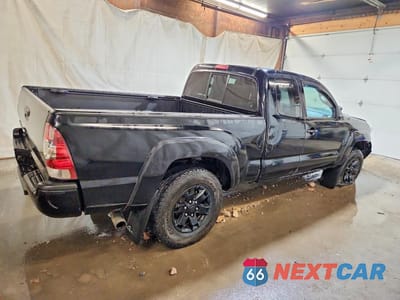 Trzecie zdjęcie samochodu z tyłu: 2015 TOYOTA TACOMA BASE VIN:5TFUX4EN9FX035595 - miniatura